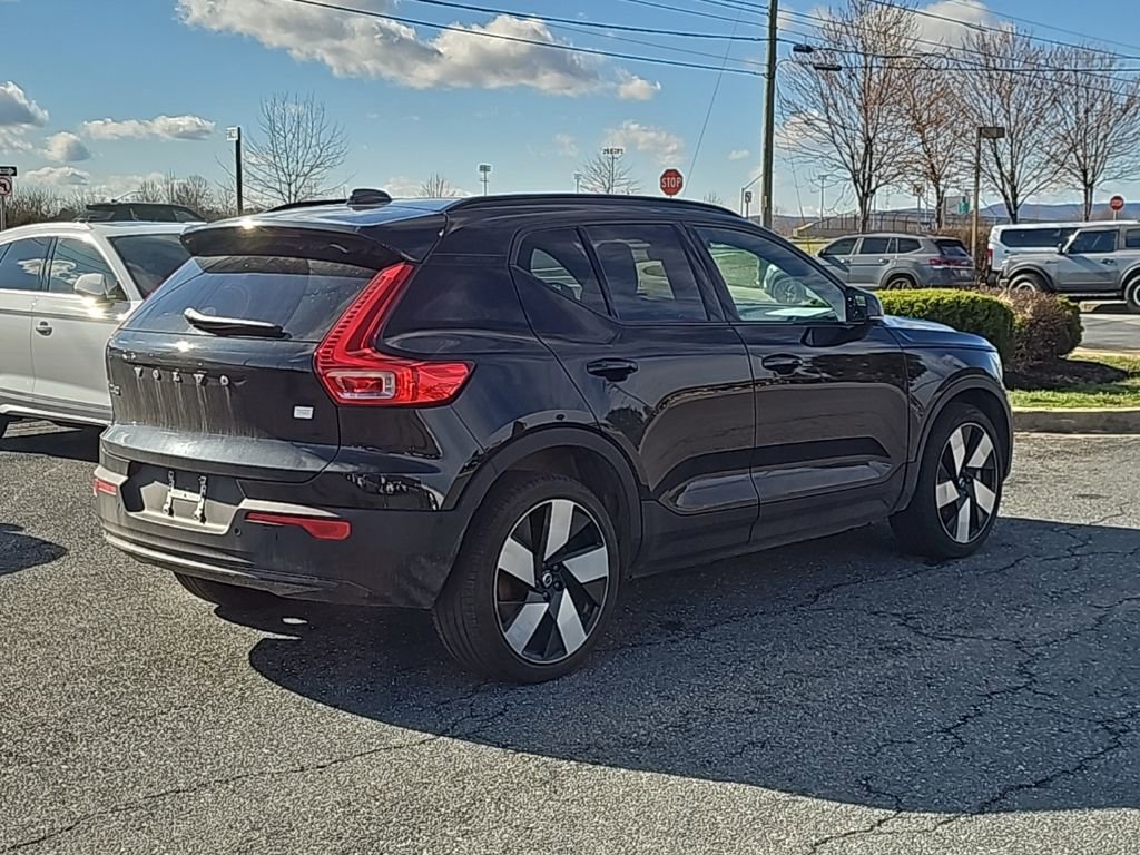 Used 2023 Volvo XC40 Recharge Plus image 12