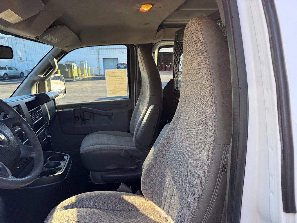 Used 2017 Chevrolet Express 2500 RWD image 15