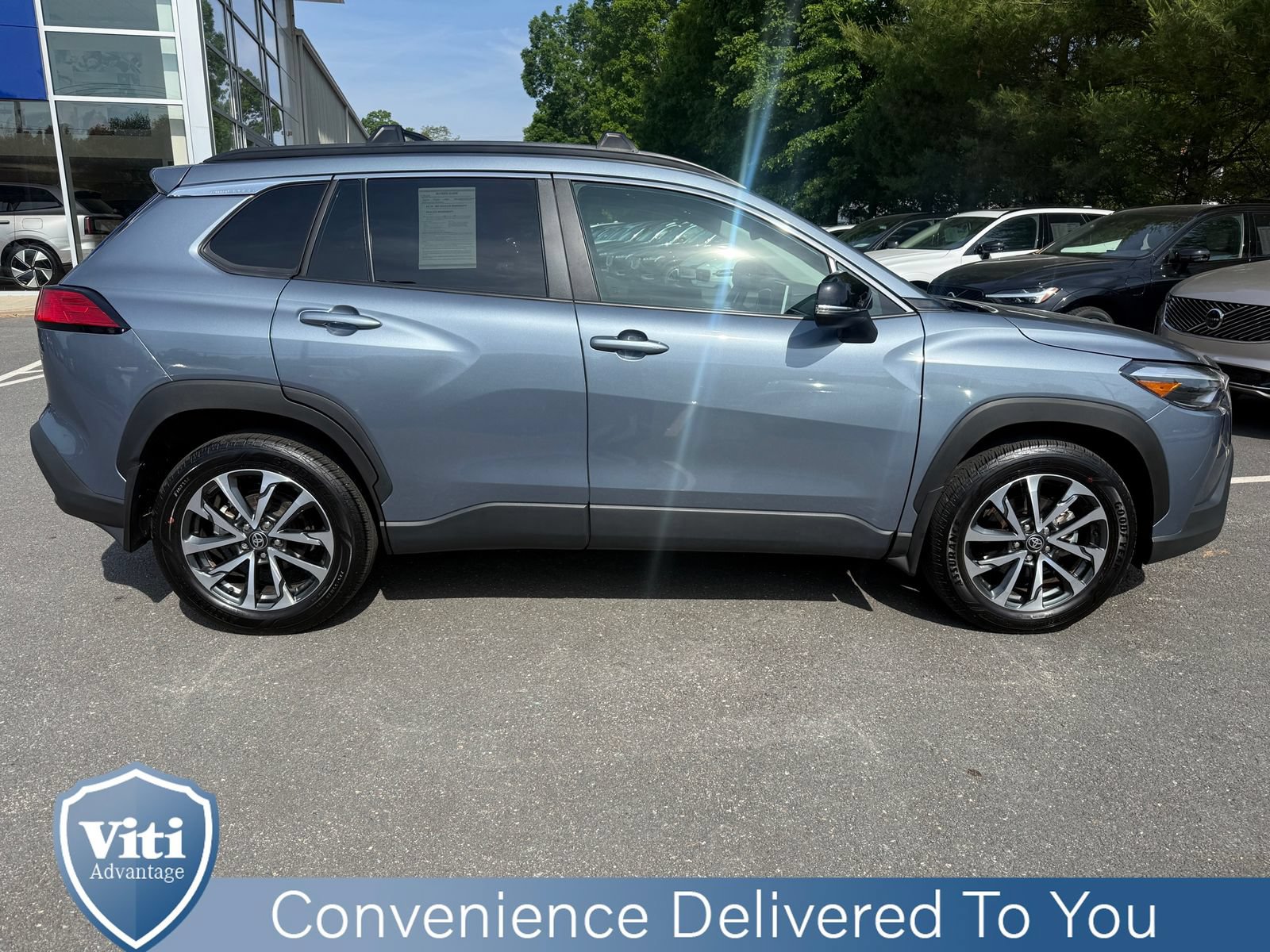 Used 2025 Toyota Corolla Cross XLE w/ Convenience Package AWD/4WD image 9