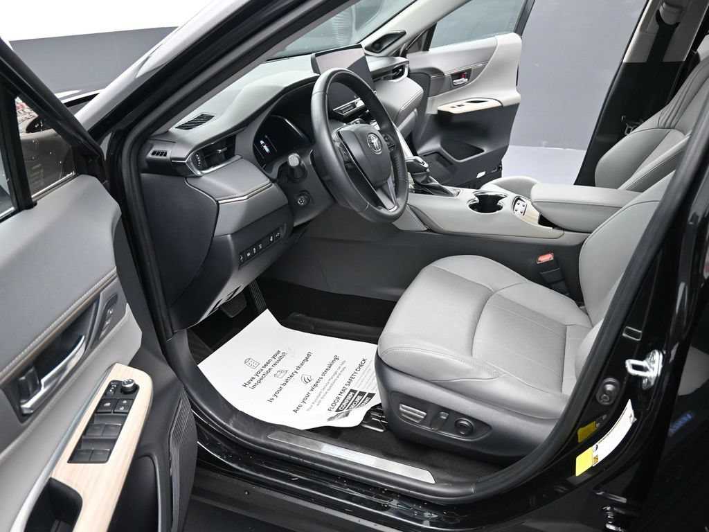 Used 2023 Toyota Venza Limited AWD/4WD image 17