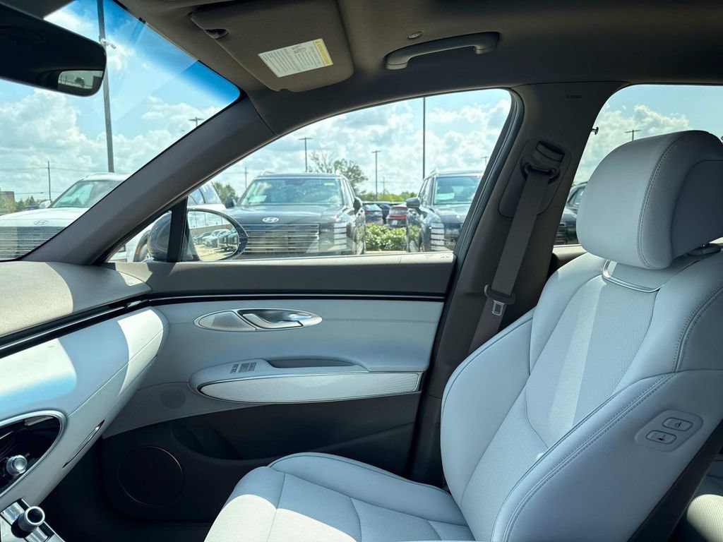 Used 2026 Genesis GV70 2.5T Advanced AWD/4WD image 18