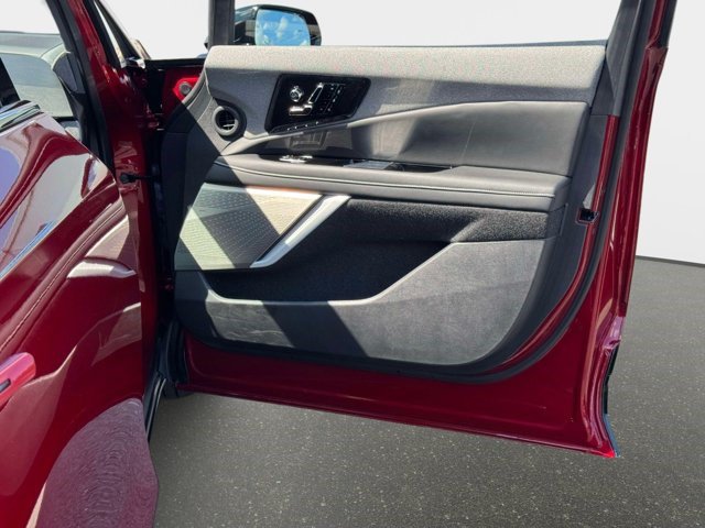 Certified 2025 Cadillac Optiq Sport 2 w/ LPO, Floor Liner Package AWD/4WD image 15