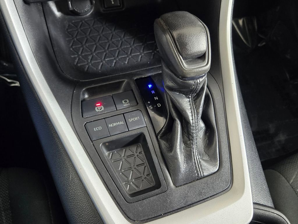 Used 2021 Toyota RAV4 XLE image 22