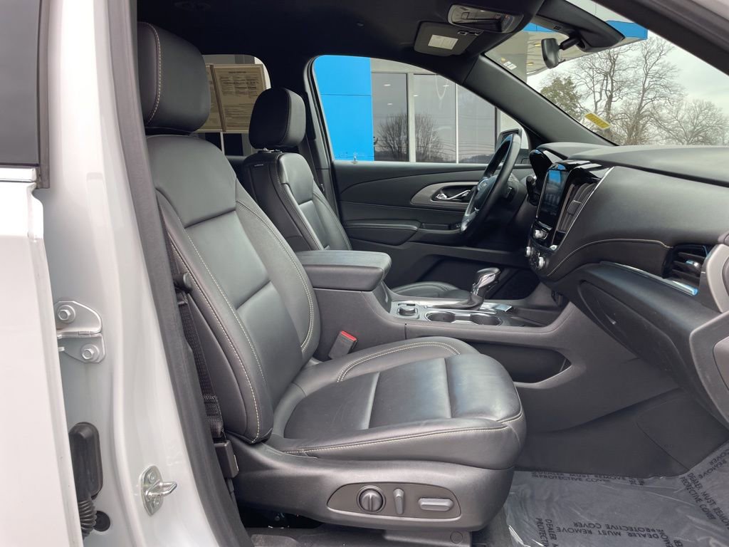 Used 2023 Chevrolet Traverse LT image 25