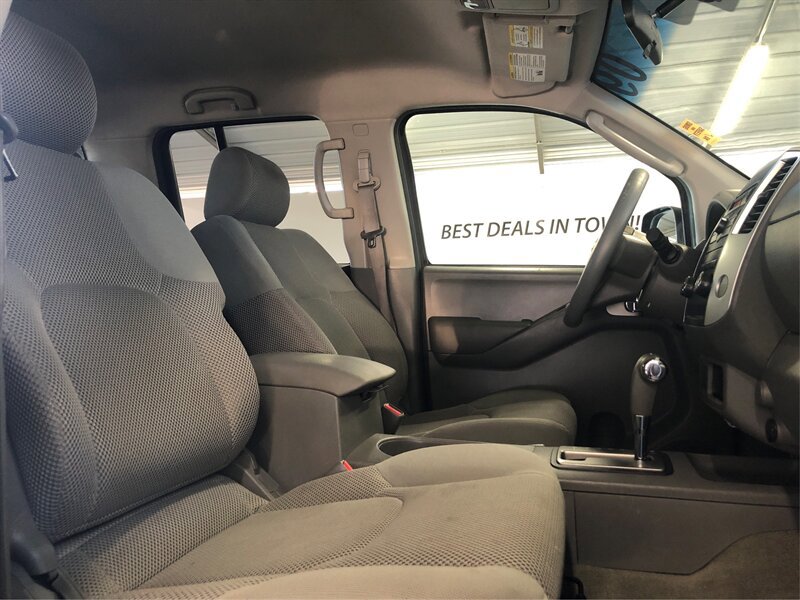 Used 2009 Nissan Frontier SE w/ SE Value Truck Pkg RWD image 9