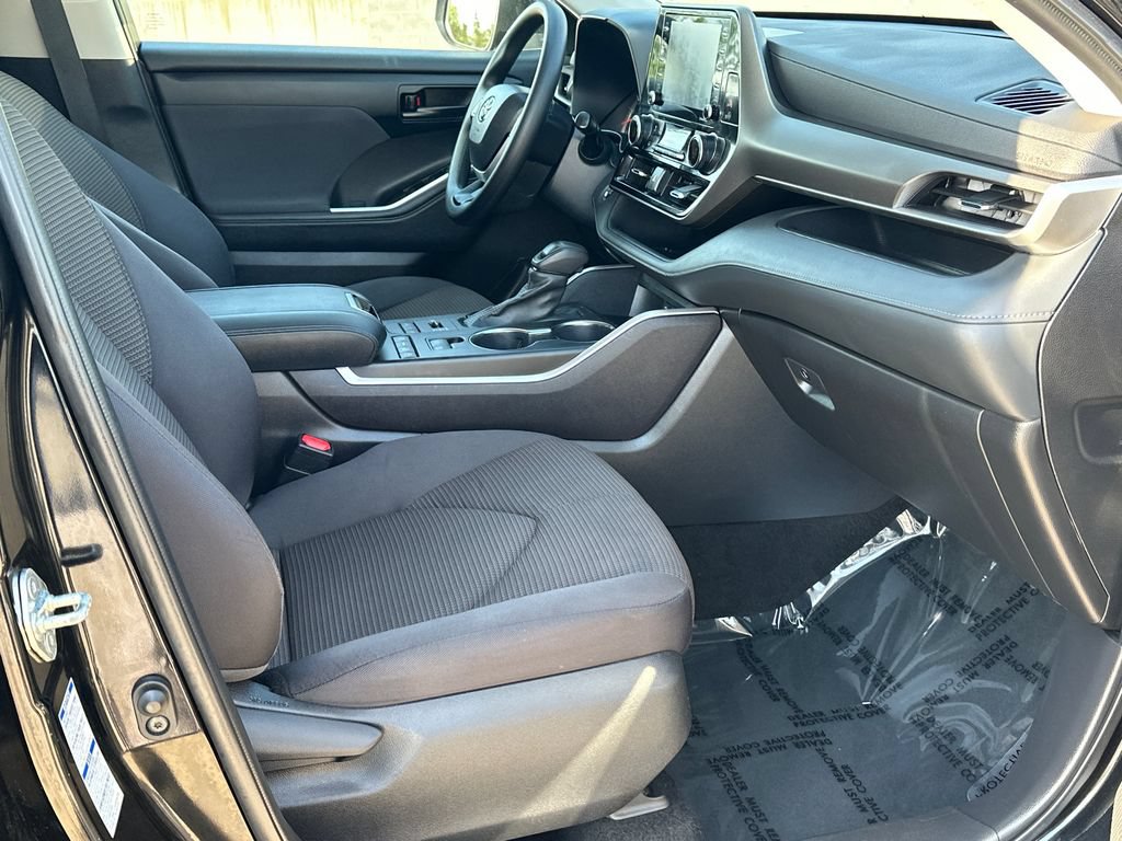 Used 2022 Toyota Highlander L AWD/4WD image 10