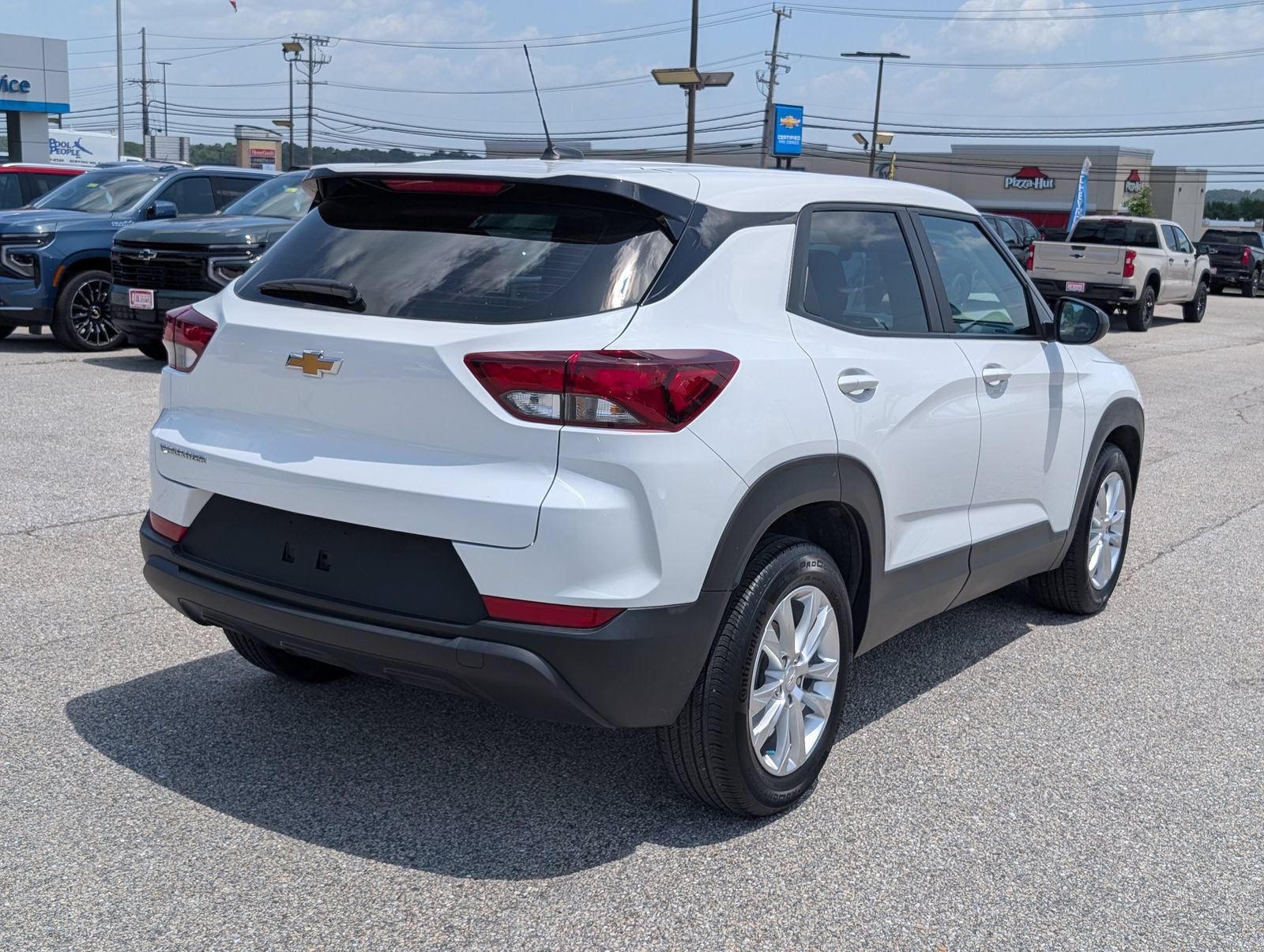 Used 2023 Chevrolet TrailBlazer LS FWD image 3