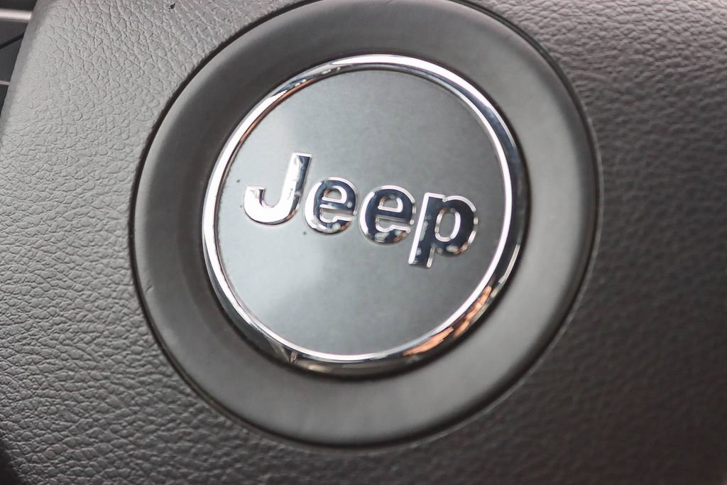 Used 2022 Jeep Grand Cherokee Laredo X image 26