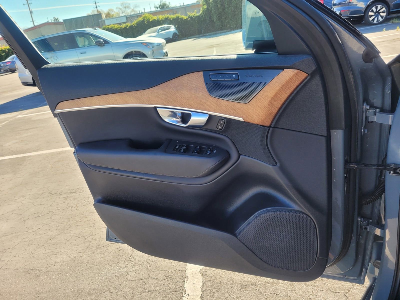 Certified 2023 Volvo XC90 T8 Plus w/ Protection Package Premier image 16