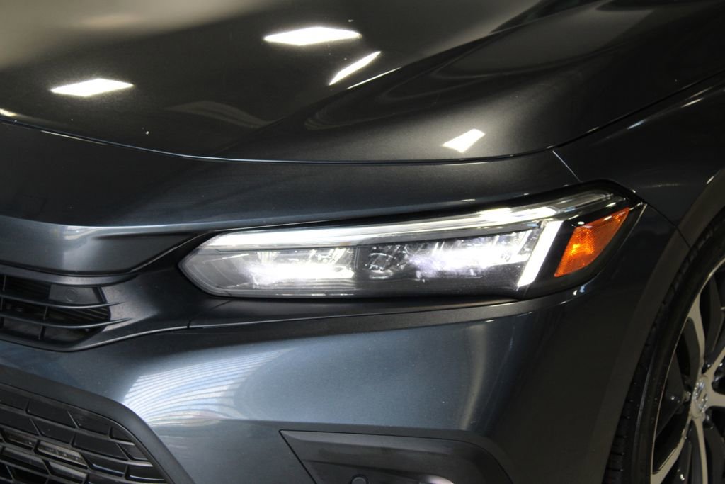 Used 2023 Honda Civic Touring image 2