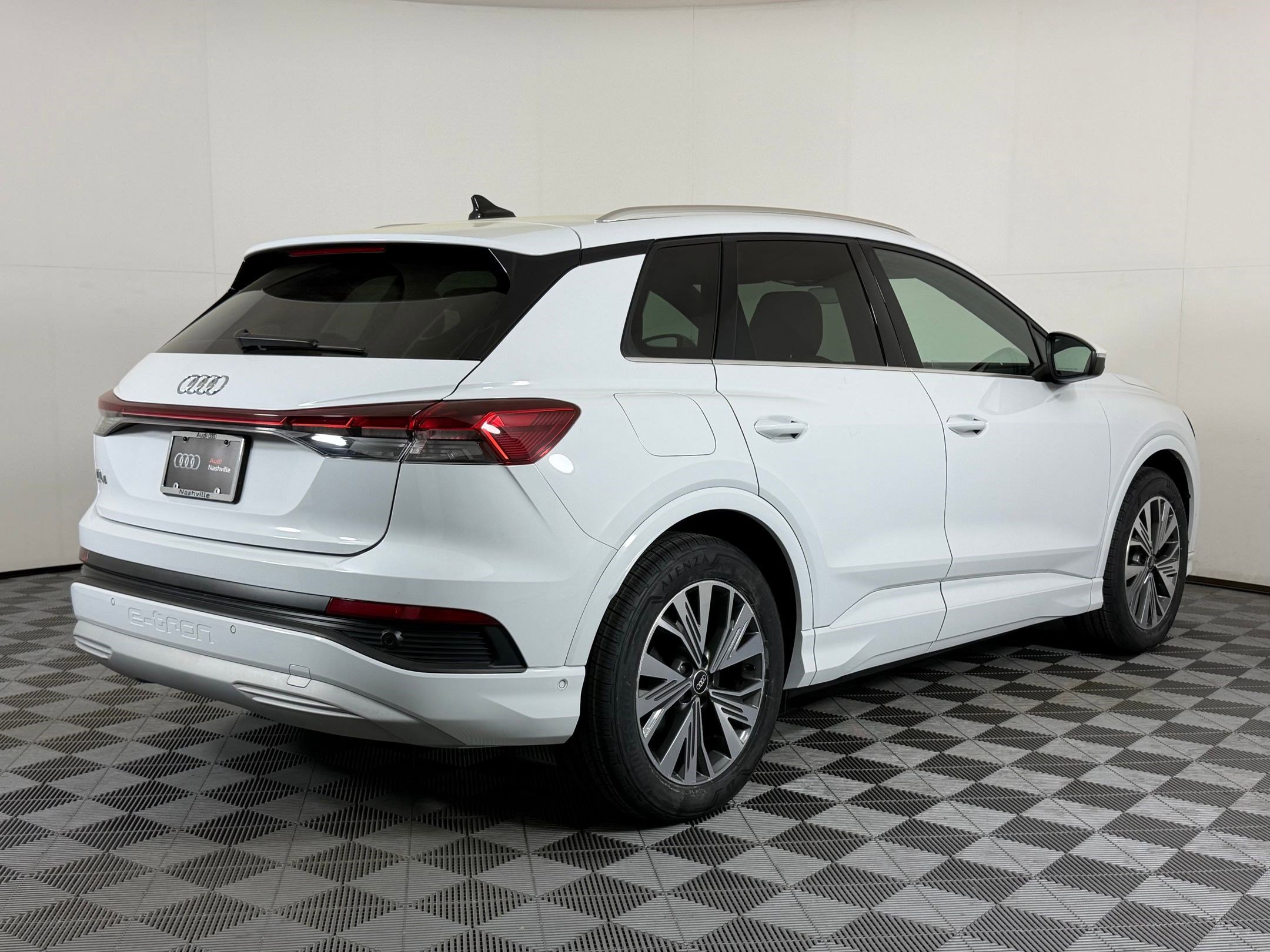 Used 2023 Audi Q4 e-tron Premium Plus w/ Premium Plus image 9