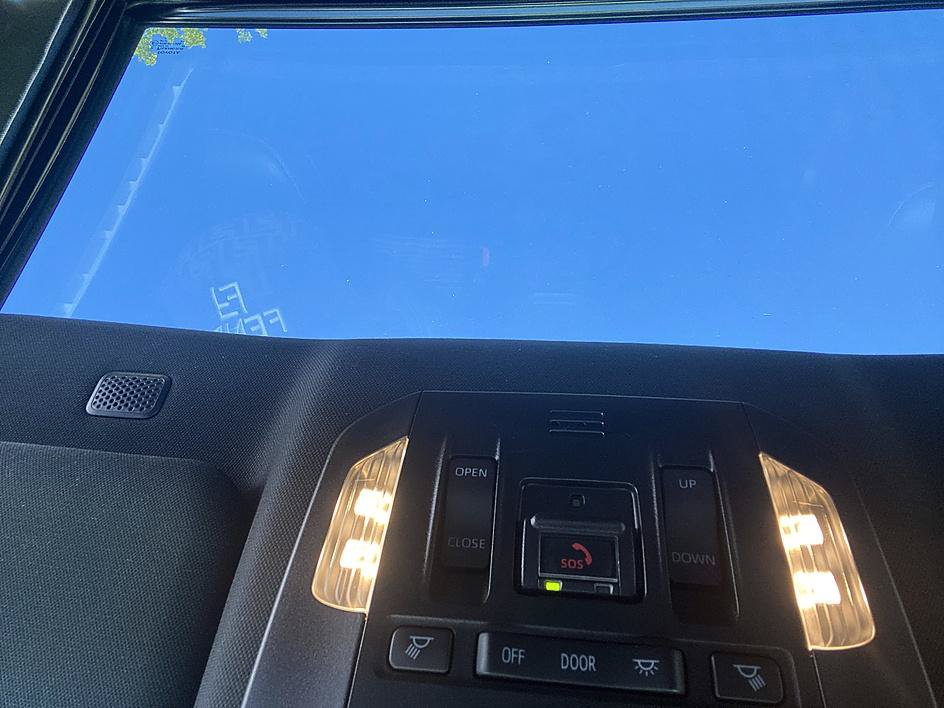 Used 2021 Toyota Highlander XSE FWD image 10
