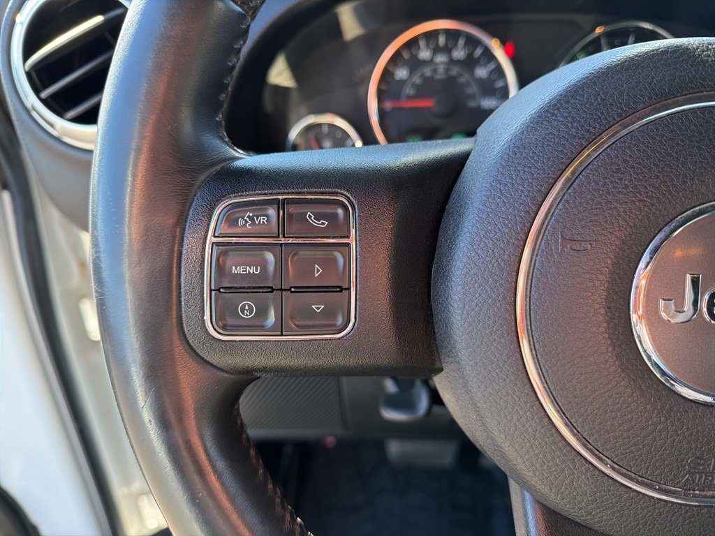 Used 2015 Jeep Wrangler Unlimited Rubicon w/ Connectivity Group image 42