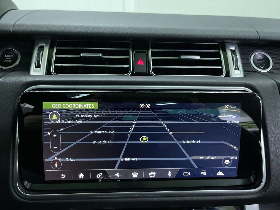 Used 2020 Land Rover Range Rover HSE image 23