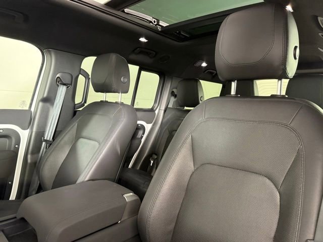 Used 2023 Land Rover Defender 130 SE image 5