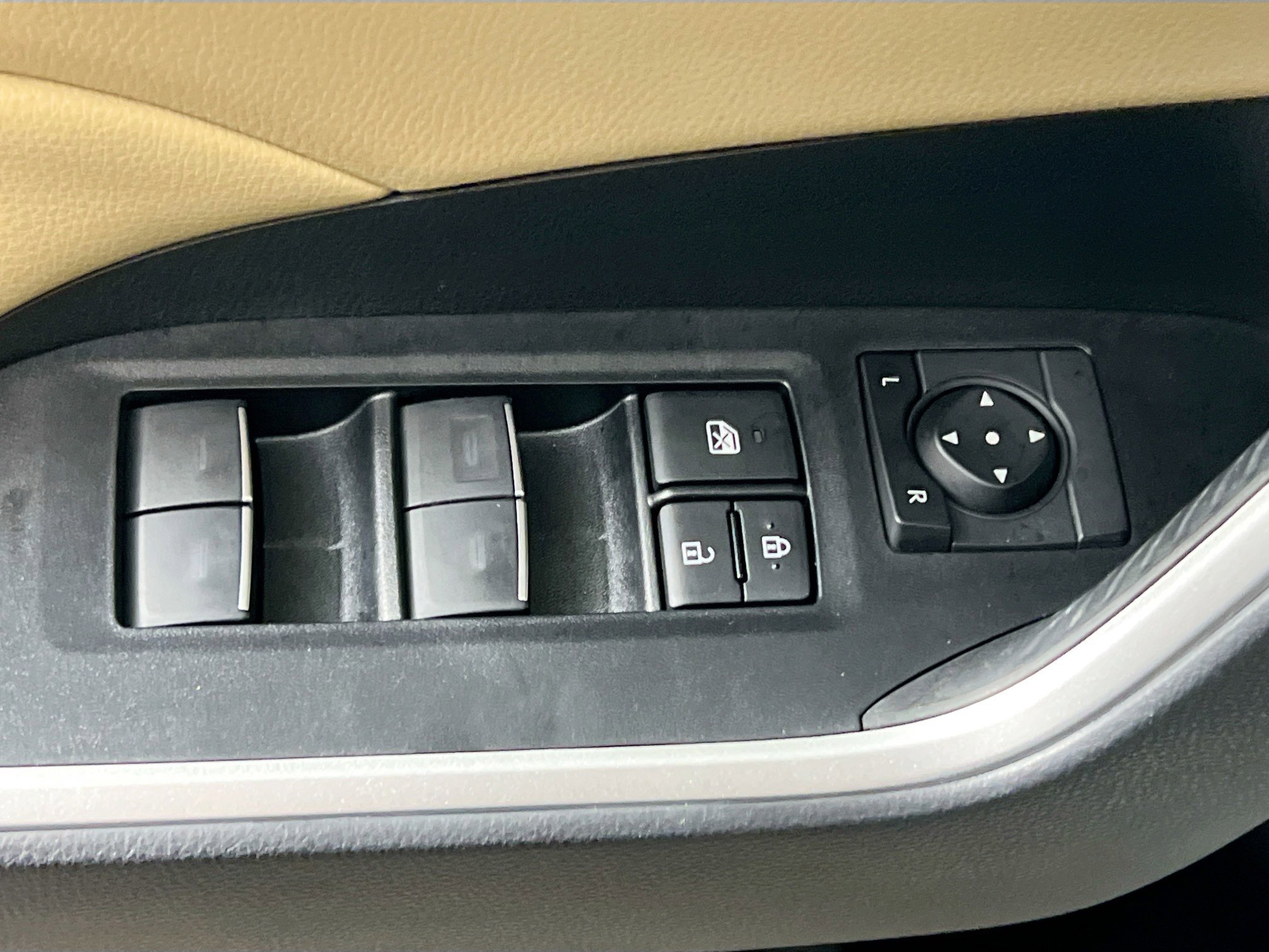 Used 2023 Toyota RAV4 XLE Premium image 16