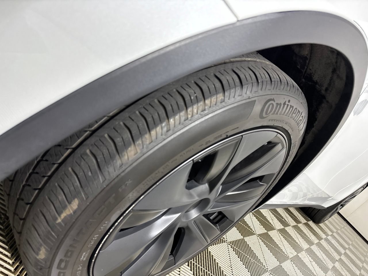 Used 2025 Tesla Model Y Long Range RWD image 25