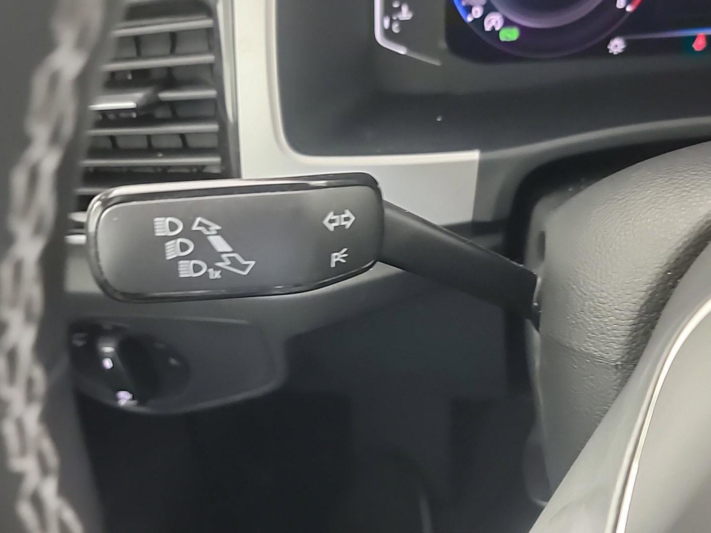 Used 2022 Volkswagen Atlas SE w/ Panoramic Sunroof Package image 29
