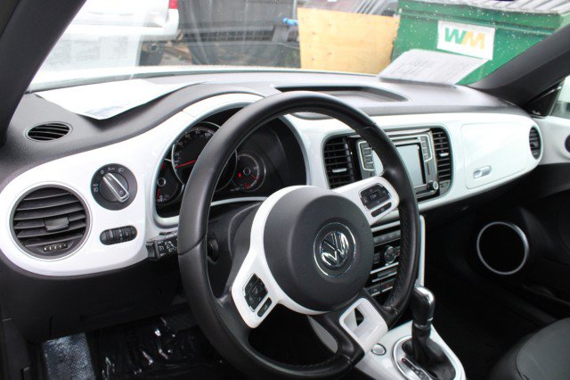 Used 2019 Volkswagen Beetle 2.0T SE w/ SE Premium Package FWD image 16