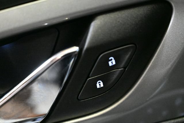 Used 2021 Chevrolet Traverse LS FWD image 40