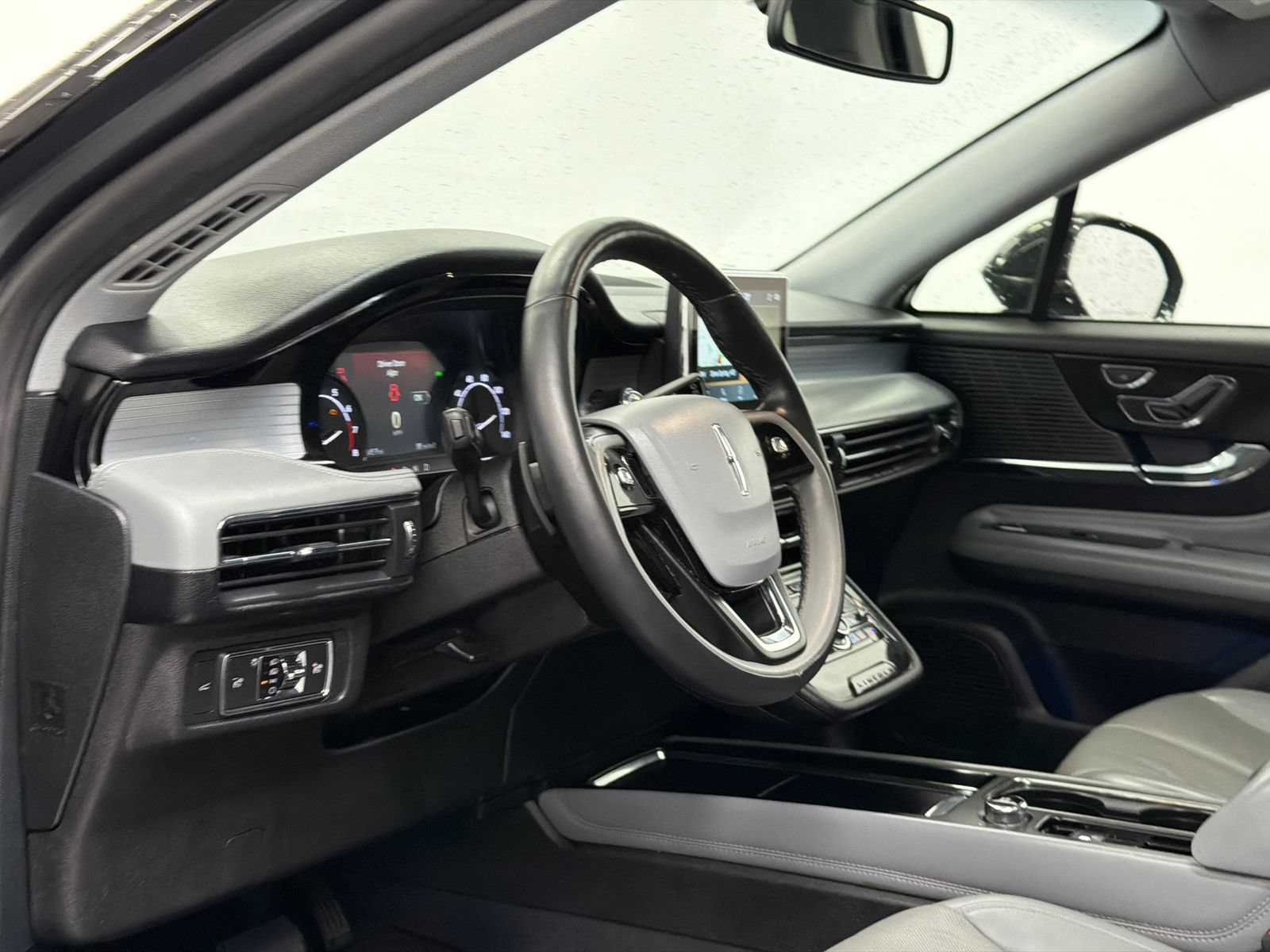 Used 2022 Lincoln Corsair AWD w/ Premium Package image 16