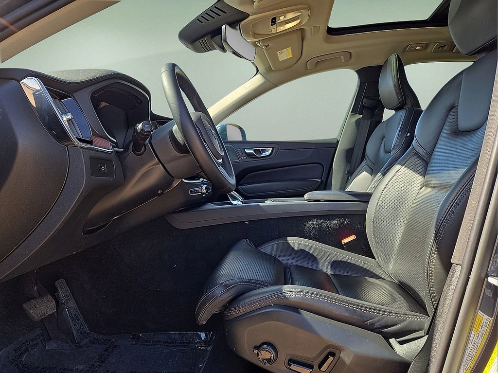 Used 2023 Volvo XC60 B6 Ultimate w/ Climate Package image 25