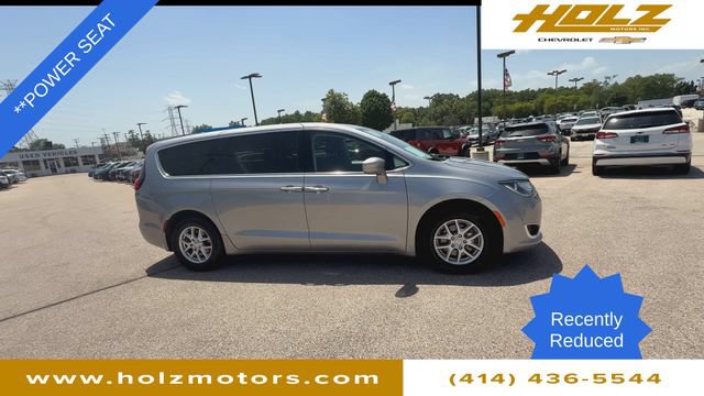 Used 2020 Chrysler Pacifica Touring FWD image 9