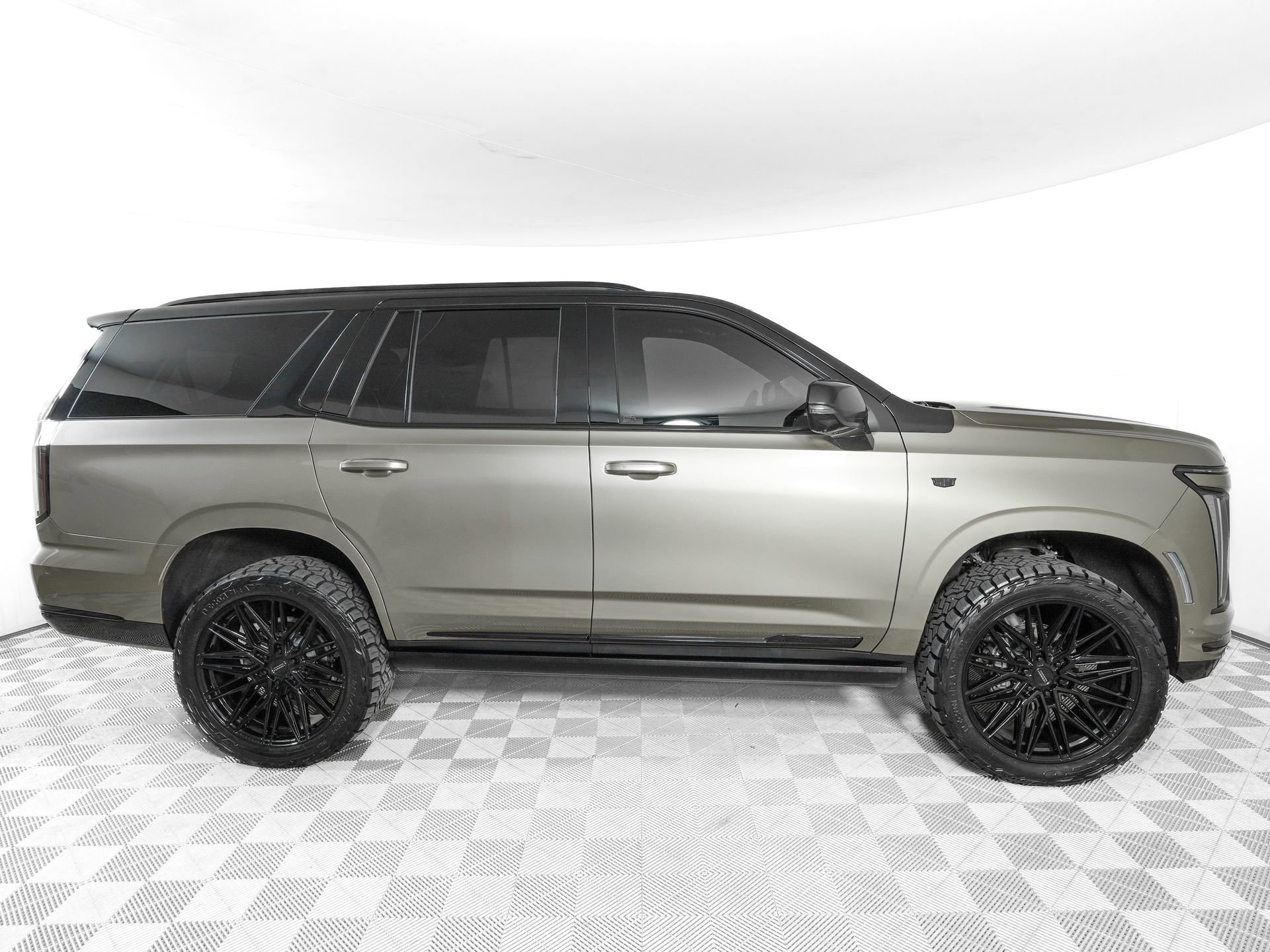 Used 2025 Cadillac Escalade Sport Platinum w/ LPO, ONYX Package AWD/4WD image 5