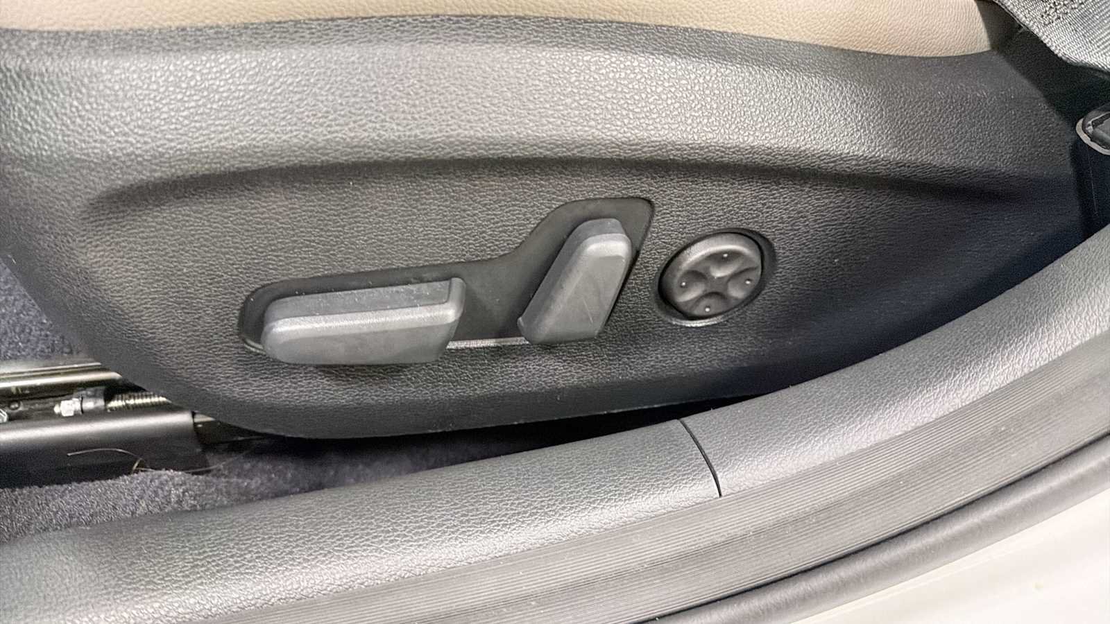 Used 2015 Hyundai Sonata Limited w/ Option Group 06 FWD image 14