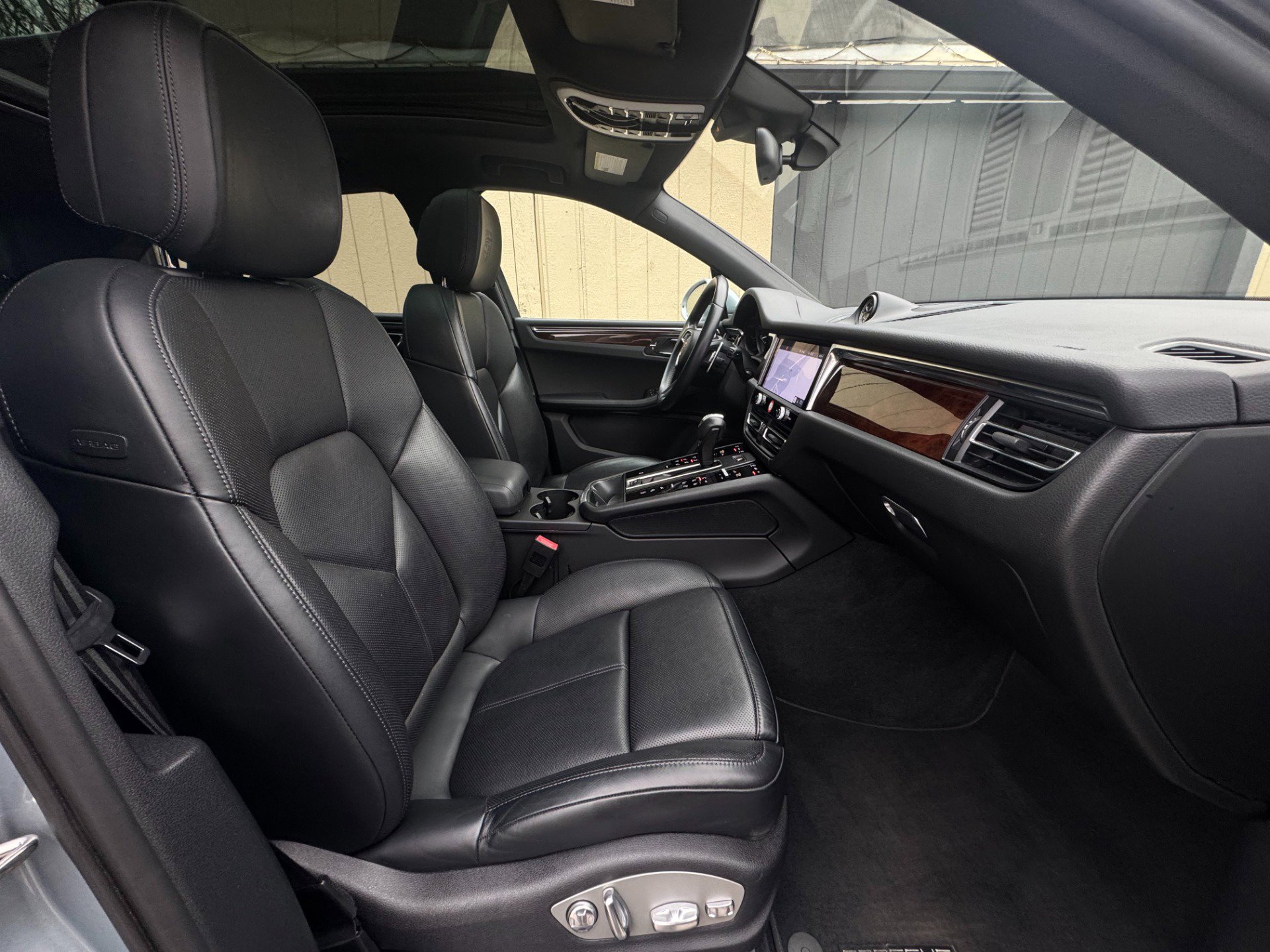 Used 2024 Porsche Macan image 21
