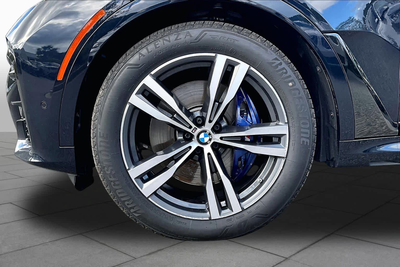 Used 2021 BMW X7 xDrive40i w/ M Sport Package AWD/4WD image 11