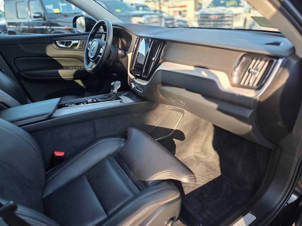 Used 2021 Volvo XC60 T5 Inscription image 25