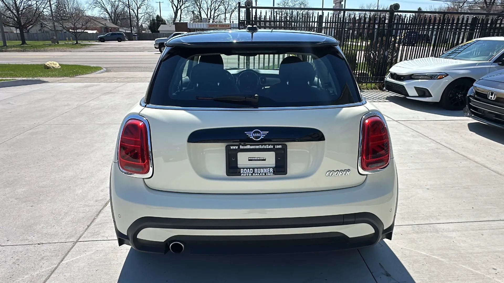 Used 2023 MINI Cooper 2-Door Hardtop image 6