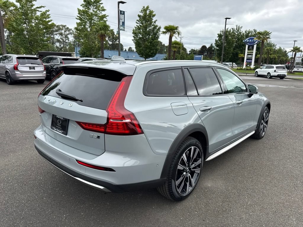 New 2026 Volvo V60 B5 Cross Country Ultra w/ Climate Package AWD/4WD image 7