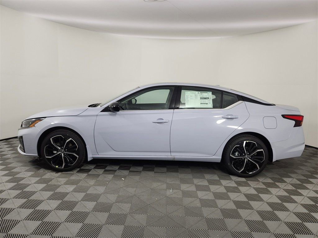 New 2025 Nissan Altima 2.5 SR w/ SR Premium Package AWD/4WD image 2