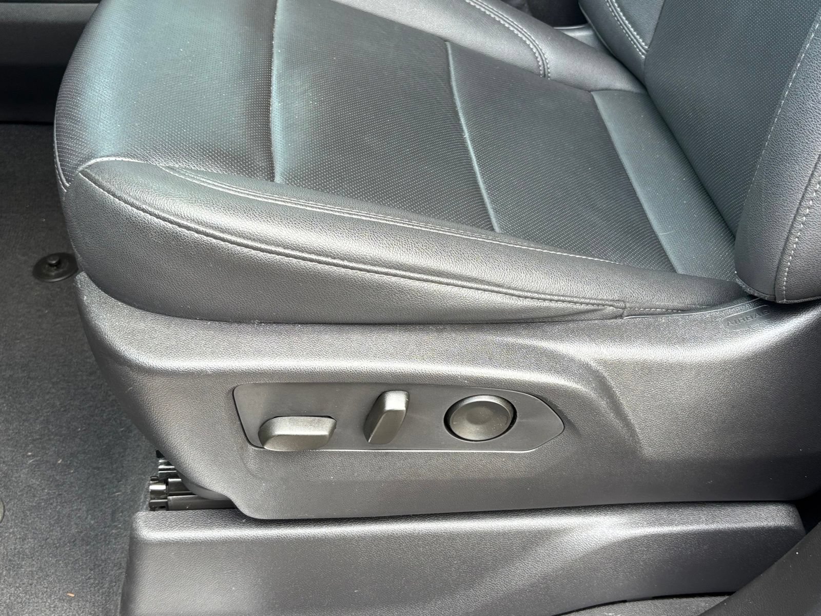 Used 2023 Chevrolet Silverado 1500 LTZ w/ LTZ Premium Package AWD/4WD image 17