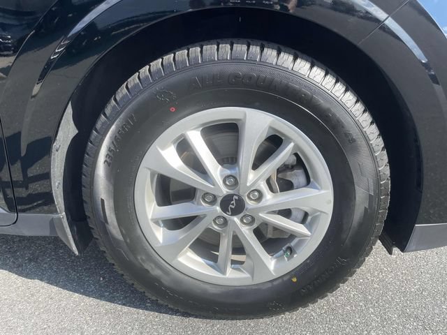 Certified 2024 Kia Carnival LX FWD image 7