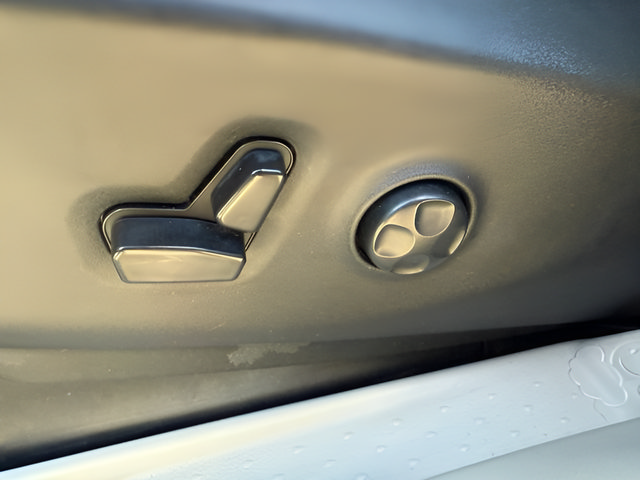 Used 2024 Chrysler Pacifica Touring-L FWD image 22
