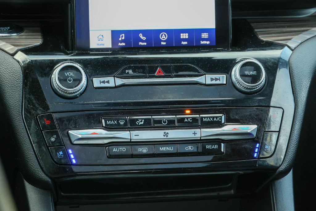 Certified 2023 Ford Explorer Limited w/ Limited Technology Package AWD/4WD image 16
