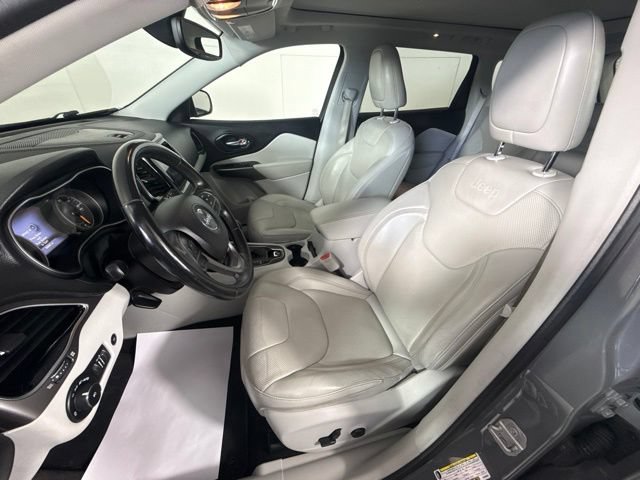 Used 2019 Jeep Cherokee Limited w/ Luxury Group AWD/4WD image 15