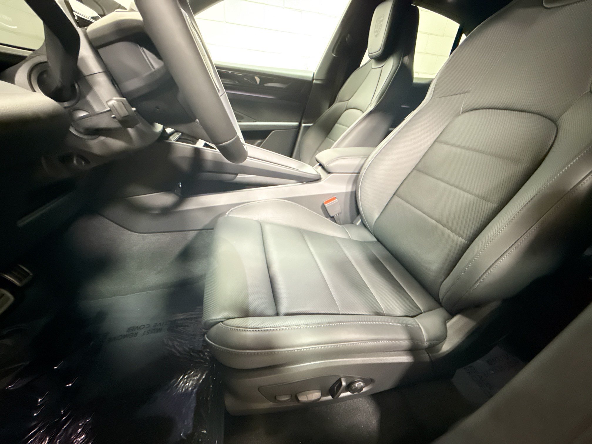 Certified 2026 Porsche Macan Electric RWD image 5