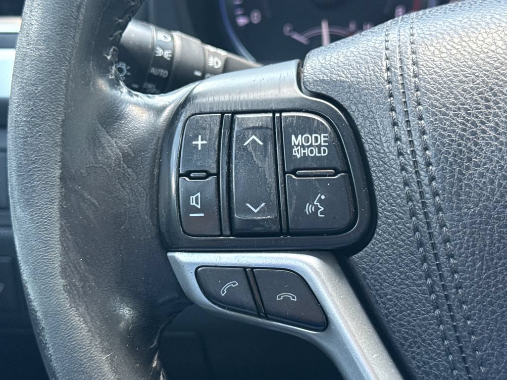 Used 2017 Toyota Highlander SE AWD/4WD image 29
