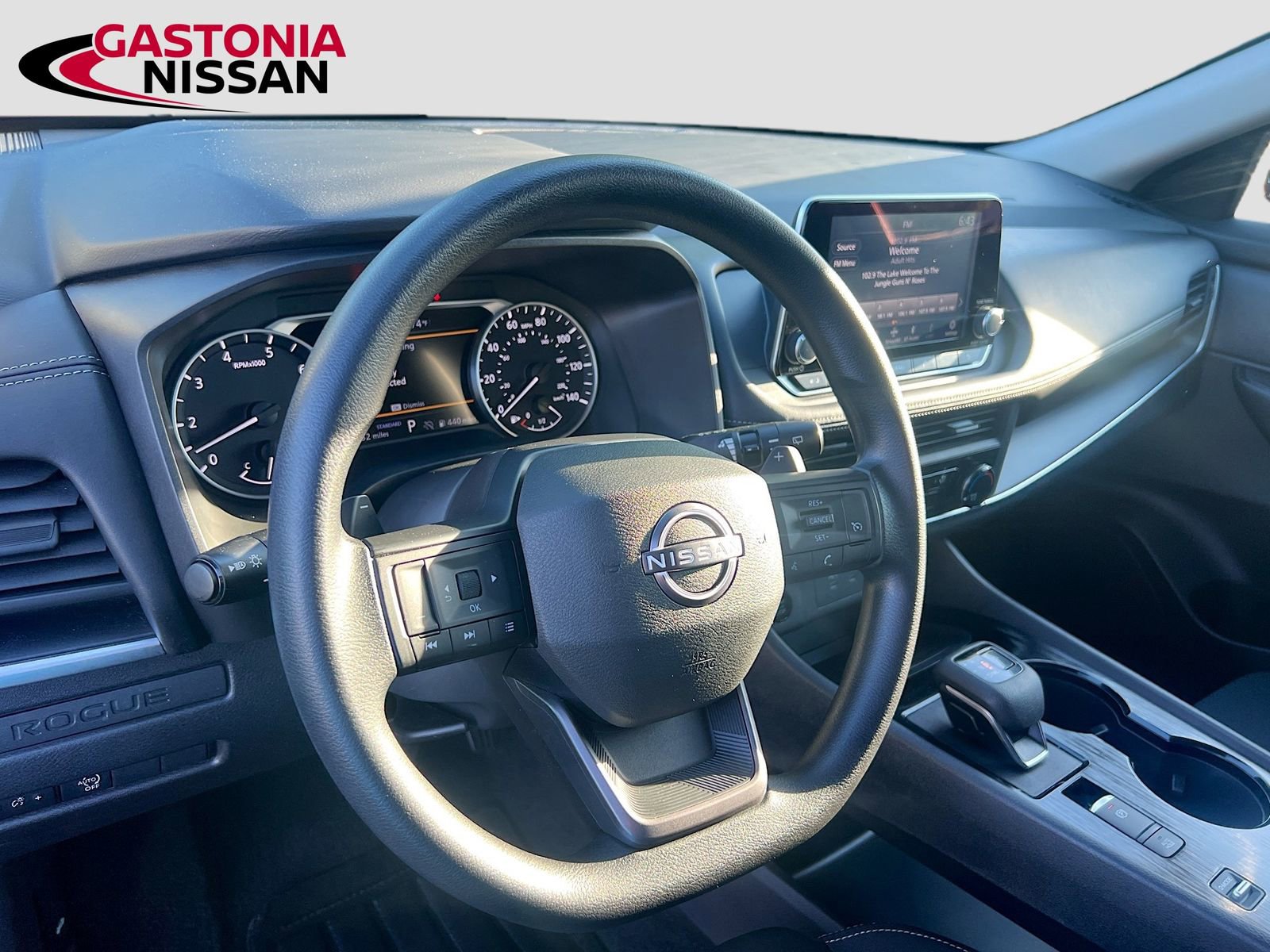 Used 2025 Nissan Rogue S image 11