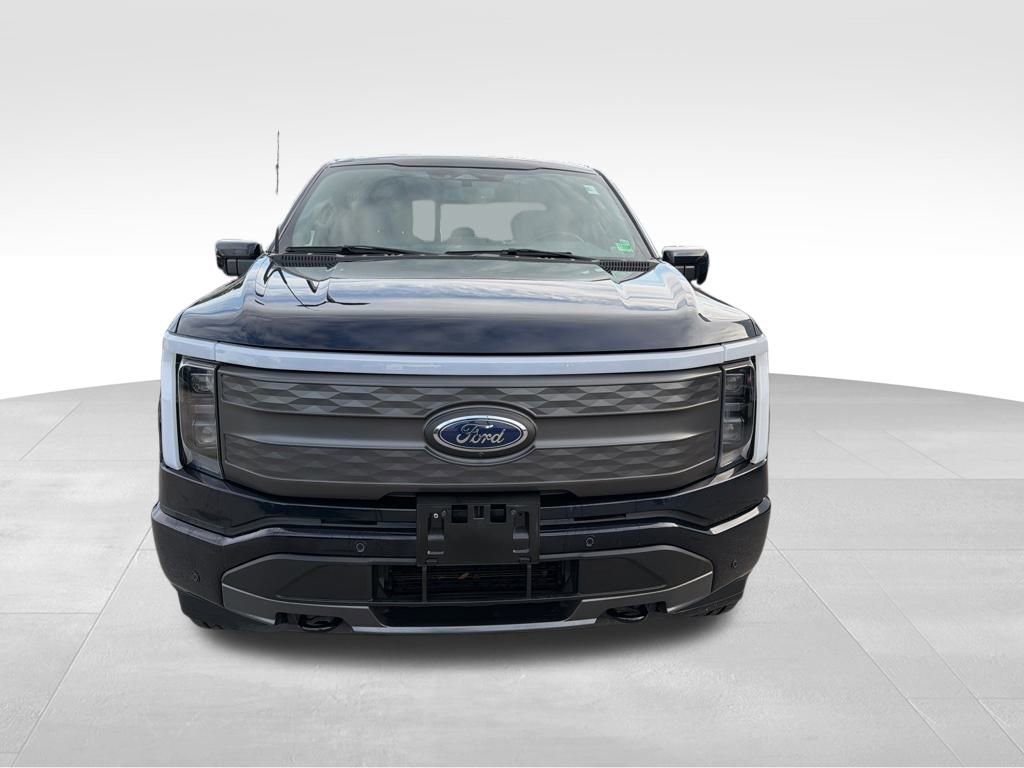 Used 2022 Ford F150 Lightning Lariat image 9