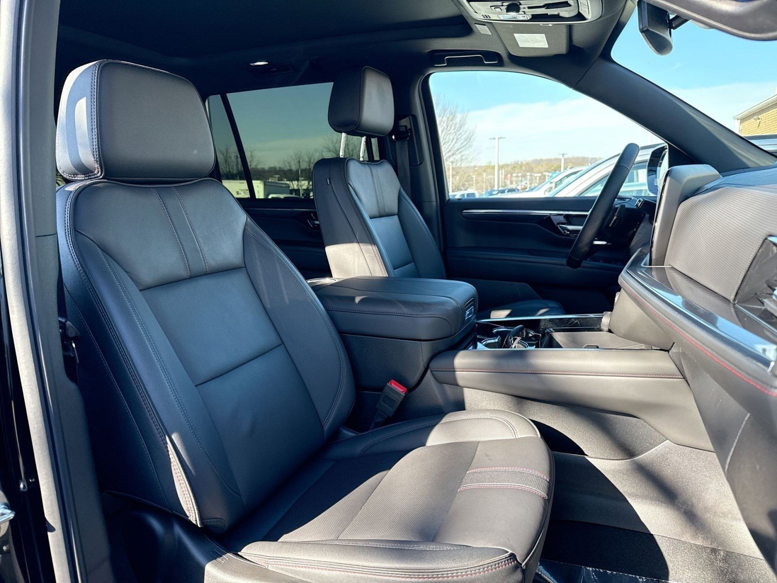 Used 2025 Chevrolet Suburban RST w/ RST Capability Package image 29