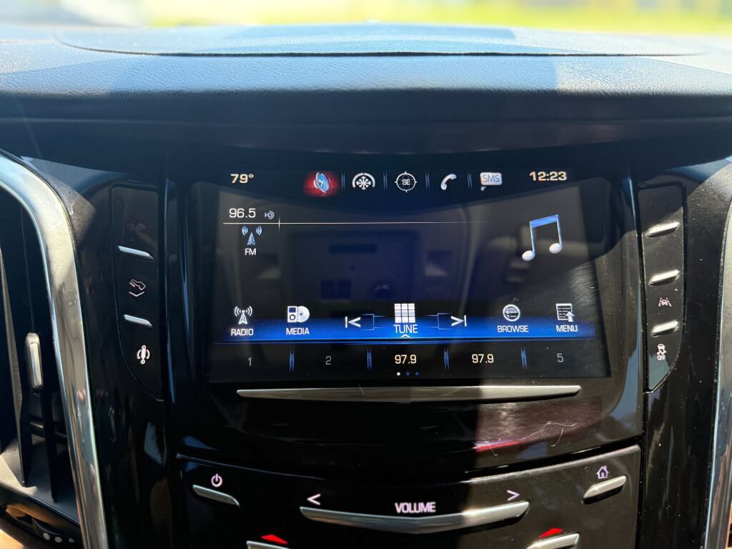 Used 2016 Cadillac Escalade ESV Luxury AWD/4WD image 18