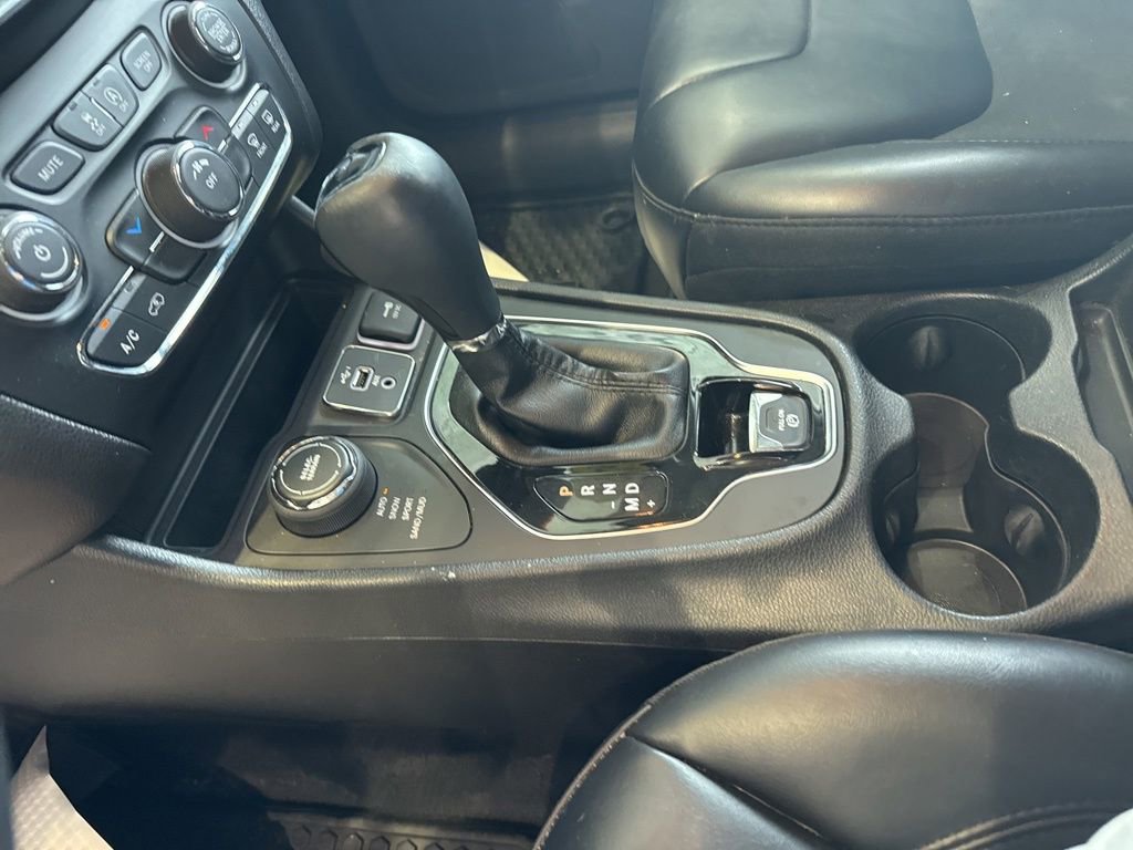 Used 2020 Jeep Cherokee Latitude Plus image 20