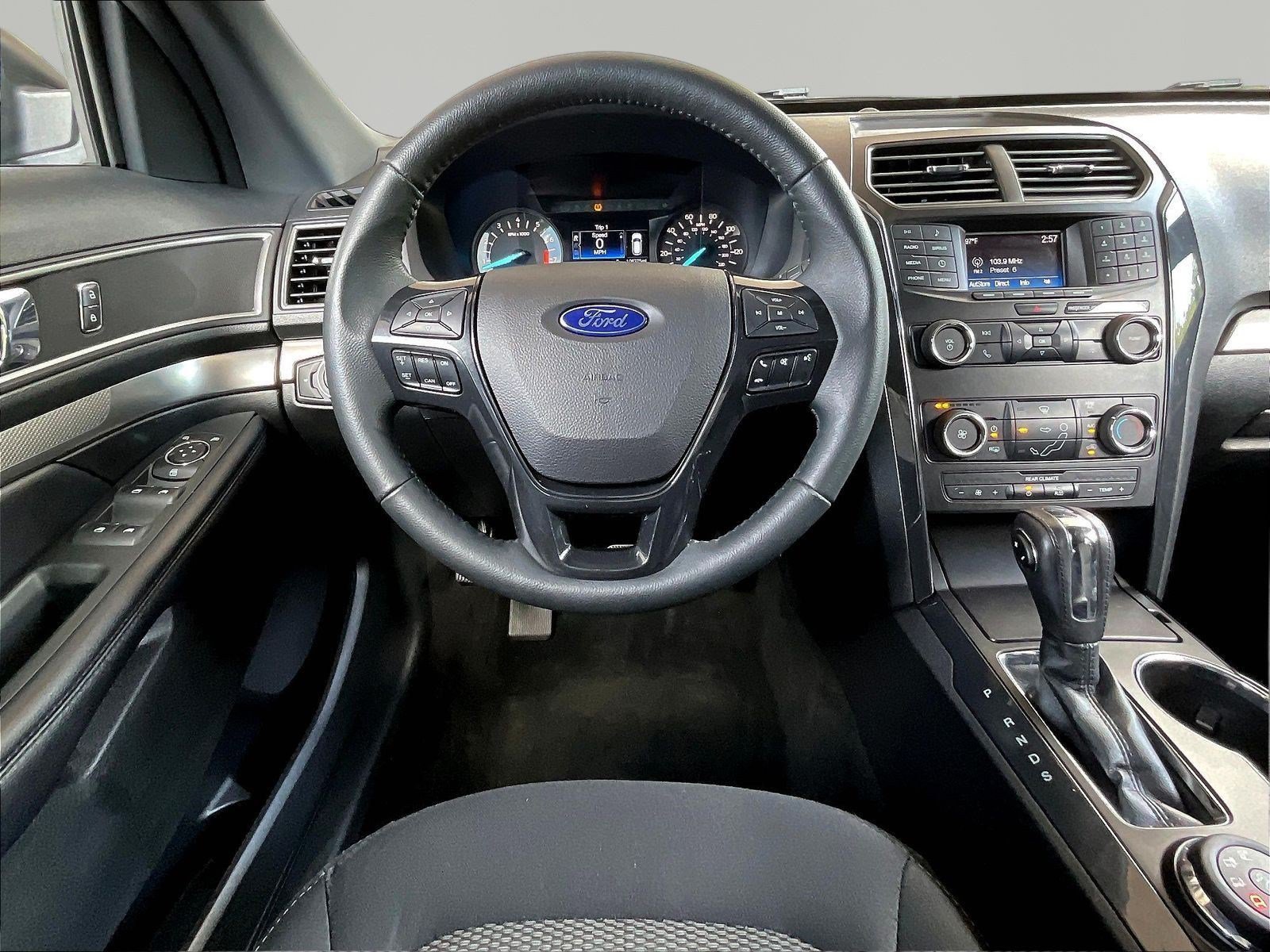 Used 2018 Ford Explorer XLT AWD/4WD image 8
