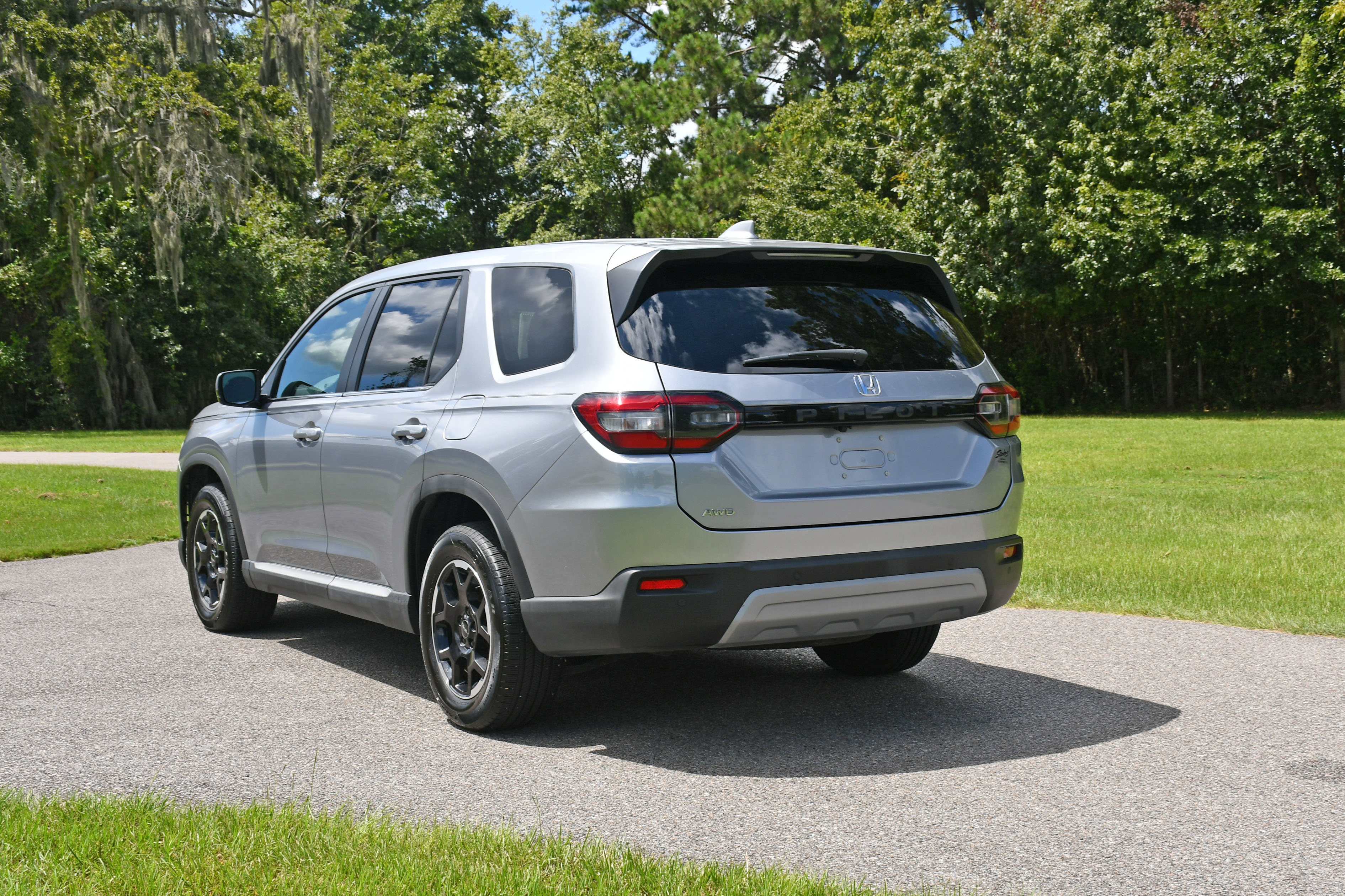 Used 2025 Honda Pilot EX-L image 3