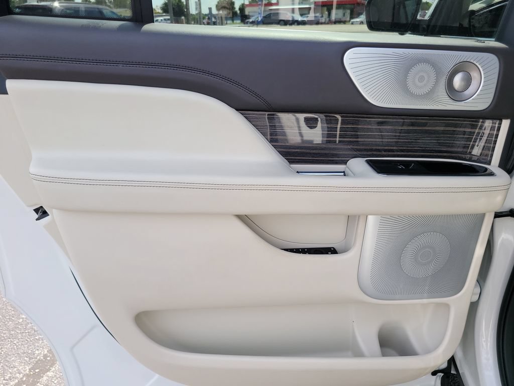 Certified 2023 Lincoln Navigator L Black Label AWD/4WD image 10